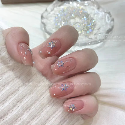 Glänzende Nailart – Strasssteine