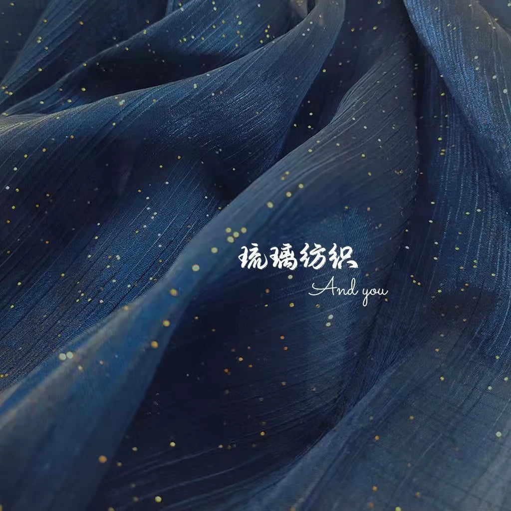 Glitzernder Organza-Stoff – funkelnde Weihnachtsdeko