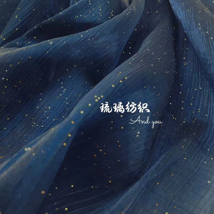 Glitzernder Organza-Stoff – funkelnde Weihnachtsdeko