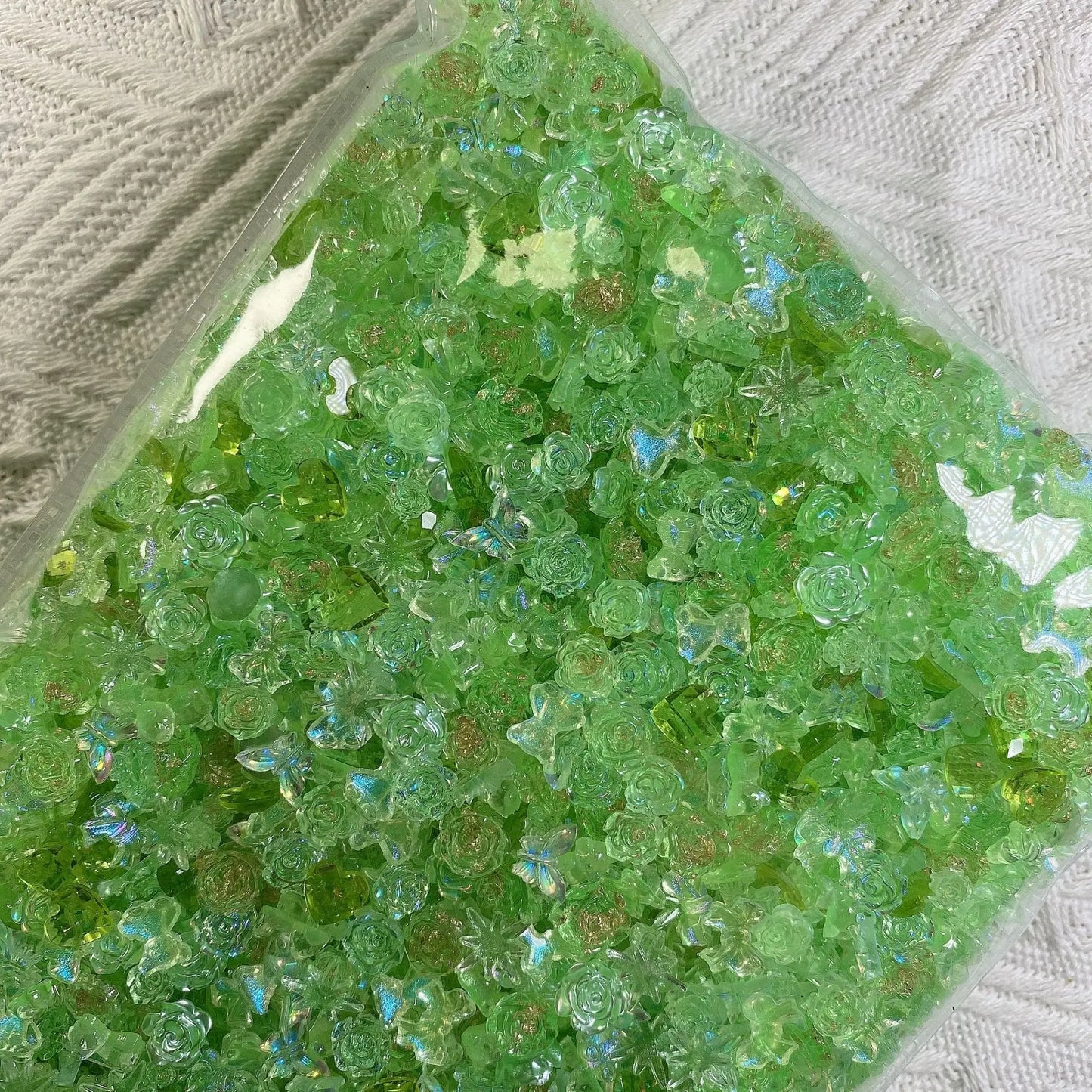 Nail-Charms & Perlen – funkelnde Eleganz